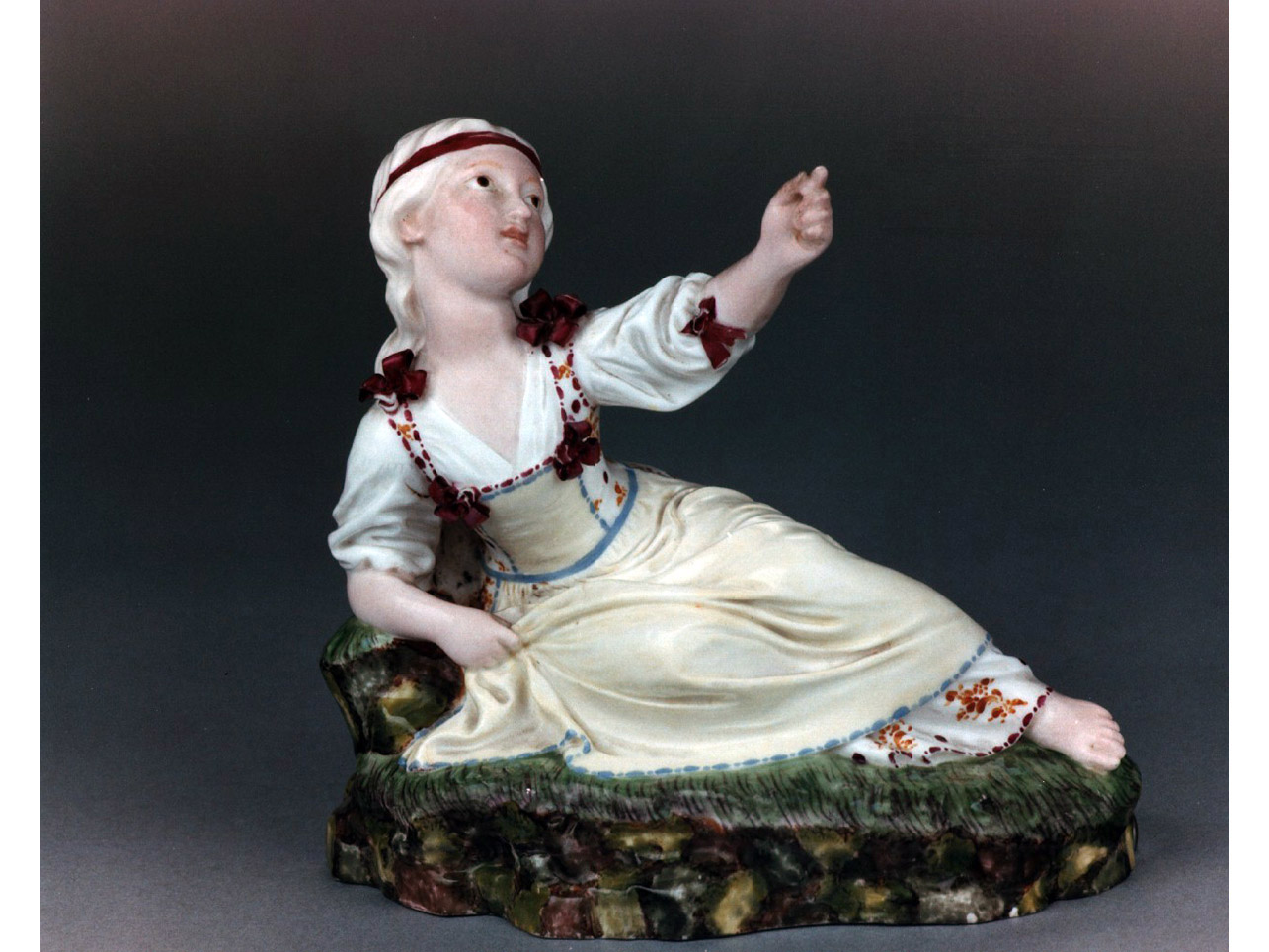 figura femminile distesa (statuetta) di Melchior Johann Peter (sec. XVIII)
