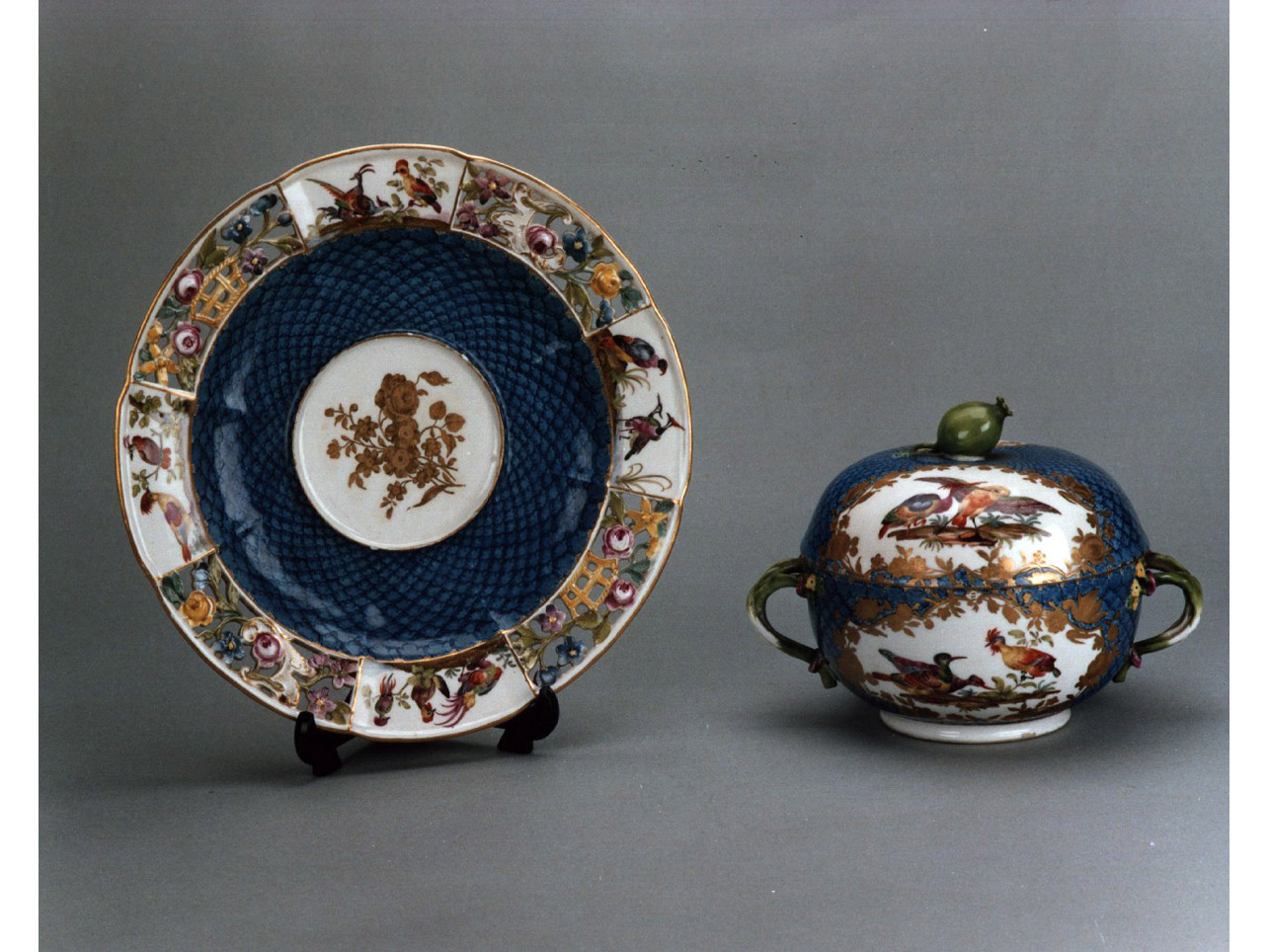 motivi decorativi vegetali e animali (tazza) - manifattura di Meissen (sec. XVIII)