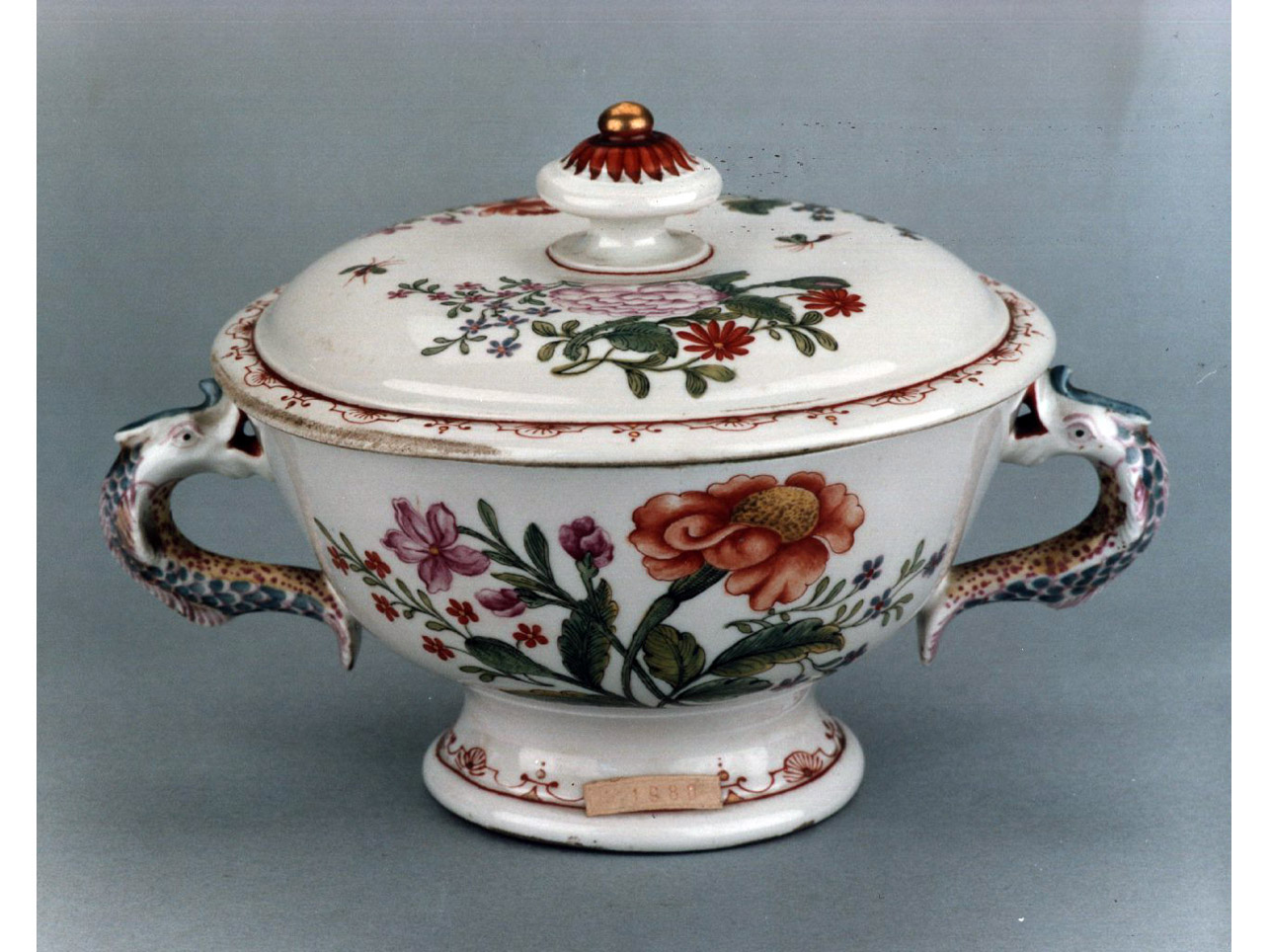 motivi decorativi floreali (tazza) - manifattura Du Paquier (sec. XVIII)