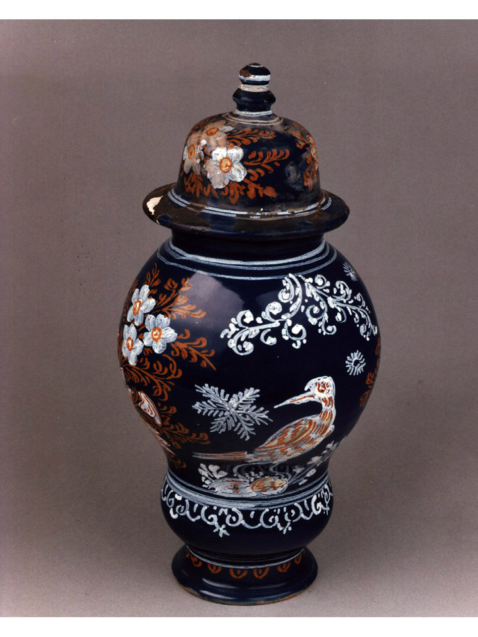 motivi decorativi vegetali e animali (vaso) - manifattura di Nevers (sec. XVII)