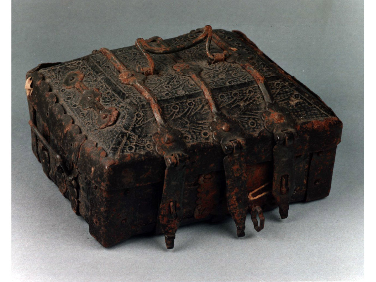 motivi decorativi vegetali stilizzati (cofanetto) - bottega francese (sec. XIV)