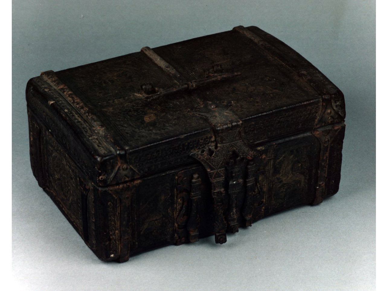 animali fantastici (cofanetto) - bottega piemontese (secondo quarto sec. XV)