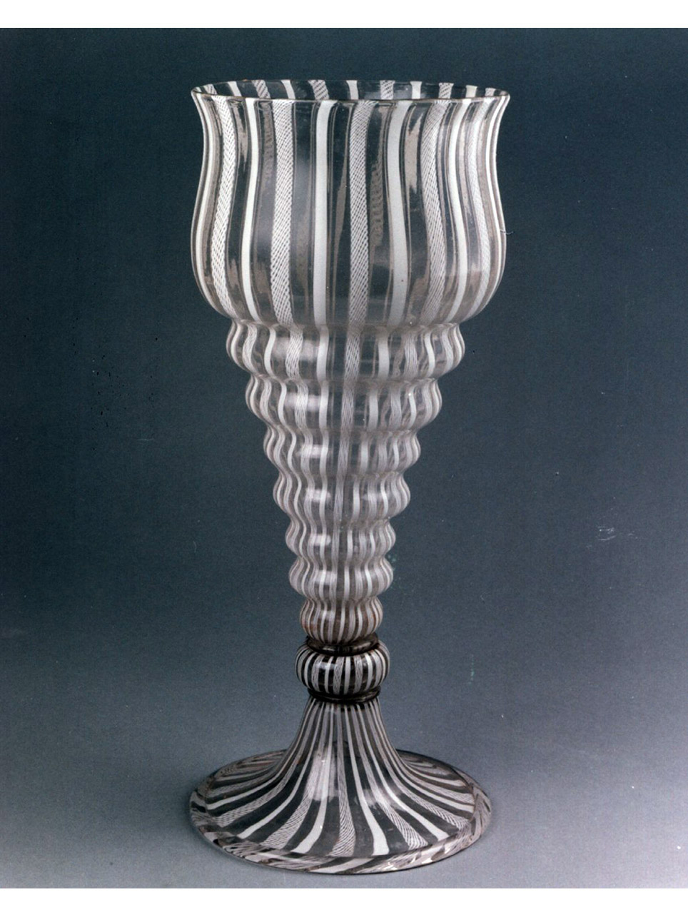vaso - bottega belga (primo quarto sec. XVII)