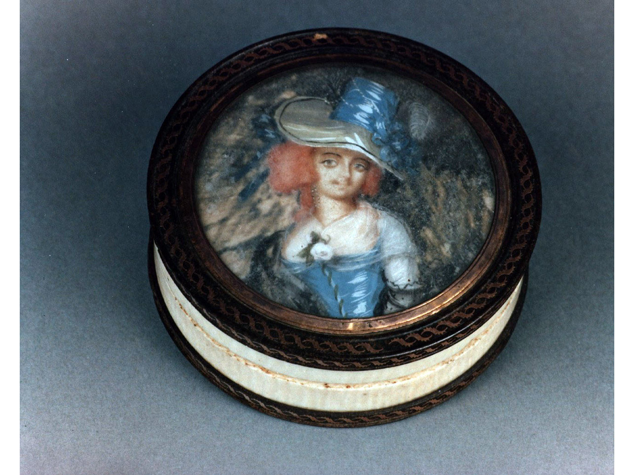 ritratto di donna (scatola) - bottega francese (sec. XIX)