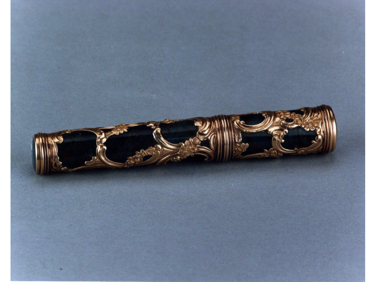 motivi decorativi floreali (custodia) - bottega inglese (sec. XVIII)