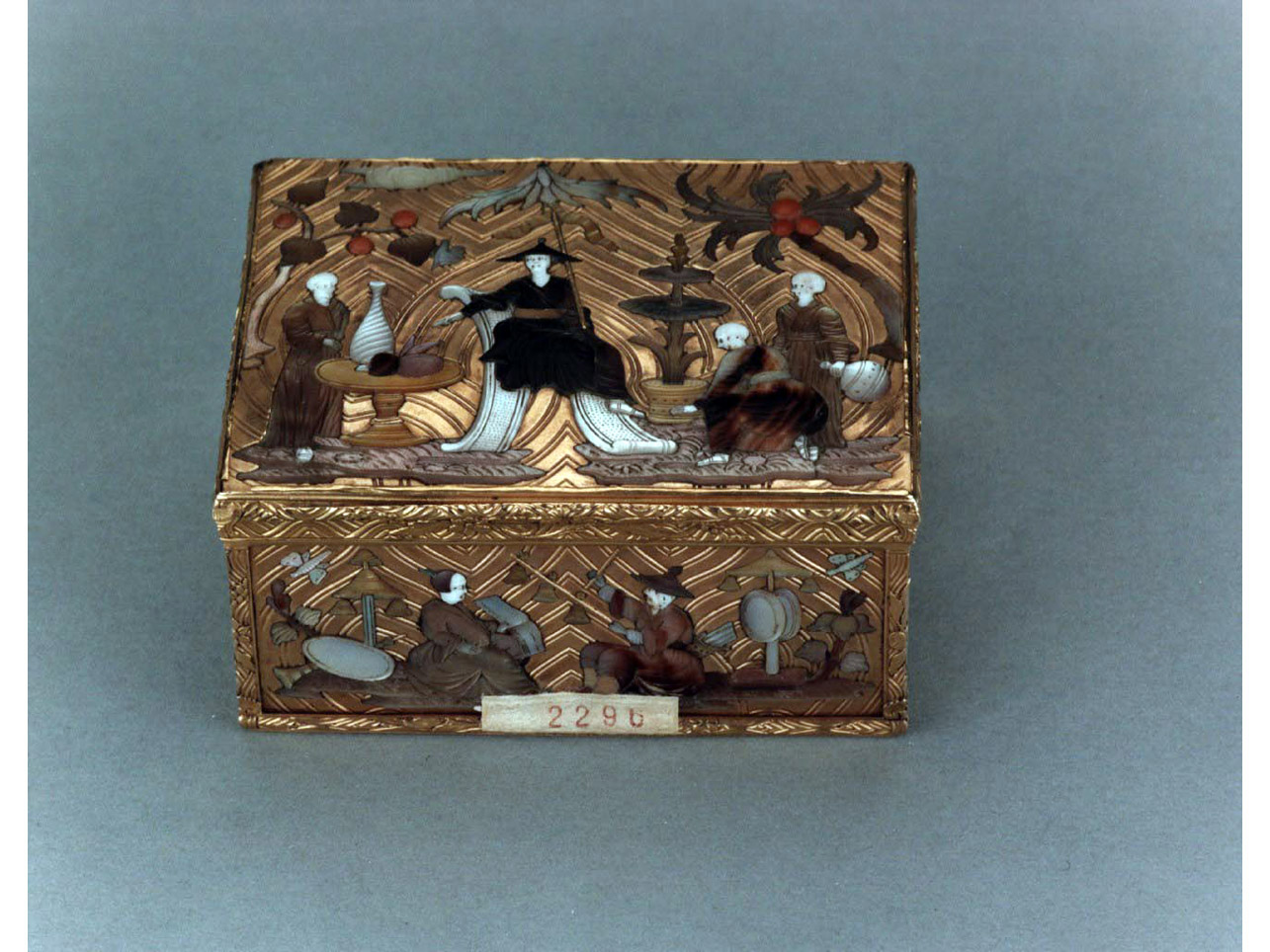 motivi decorativi geometrici e vegetali (tabacchiera) - bottega parigina (sec. XVIII, sec. XVIII)