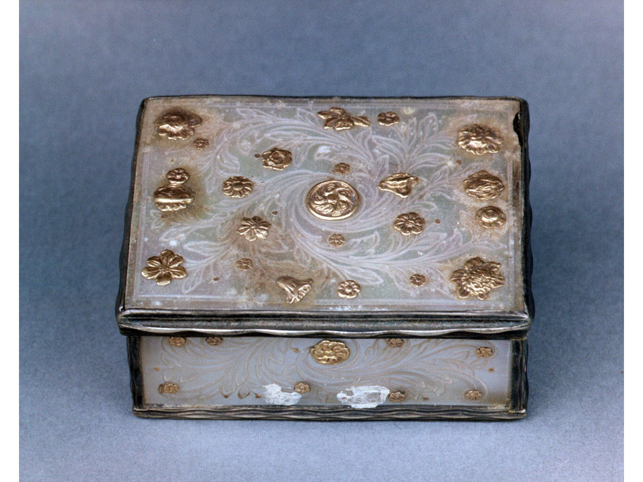 motivi decorativi floreali (tabacchiera) - bottega francese (seconda metà sec. XVIII)