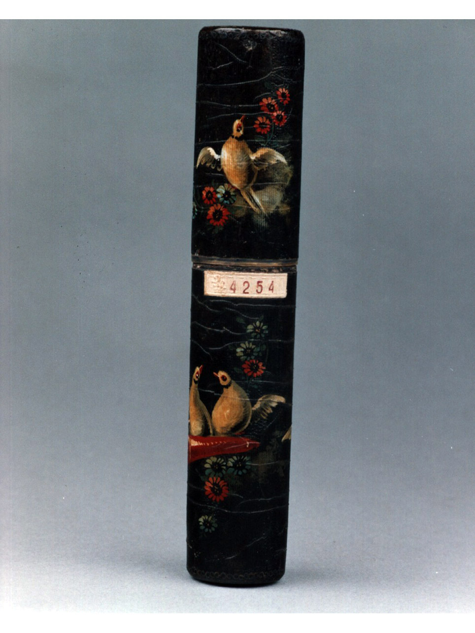 motivo decorativo a treccia/ colombe/ fiori (custodia) - bottega francese (seconda metà sec. XVIII)