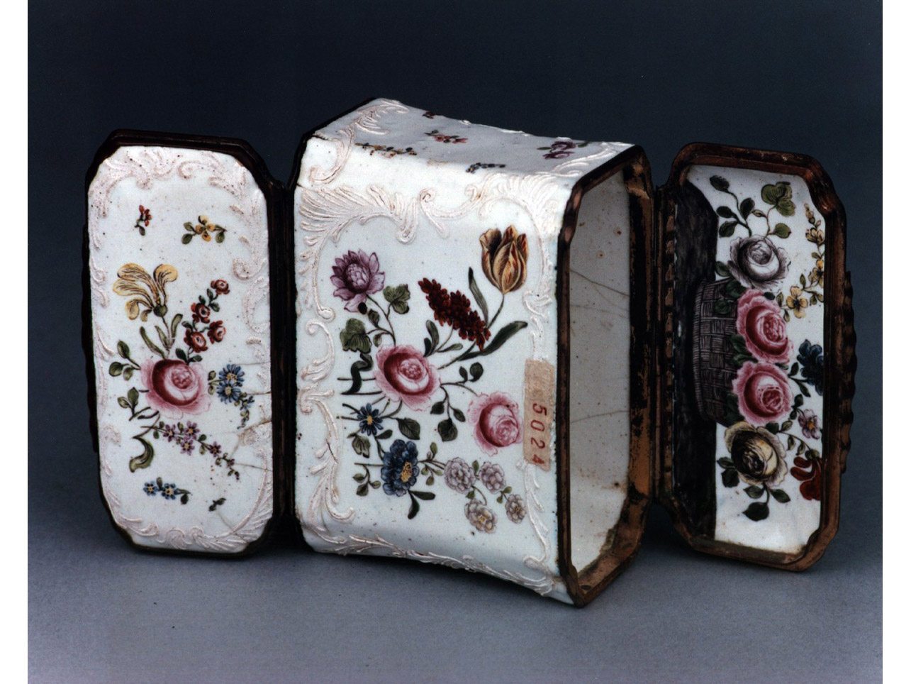 motivi decorativi floreali (tabacchiera) - bottega tedesca (metà sec. XVIII)