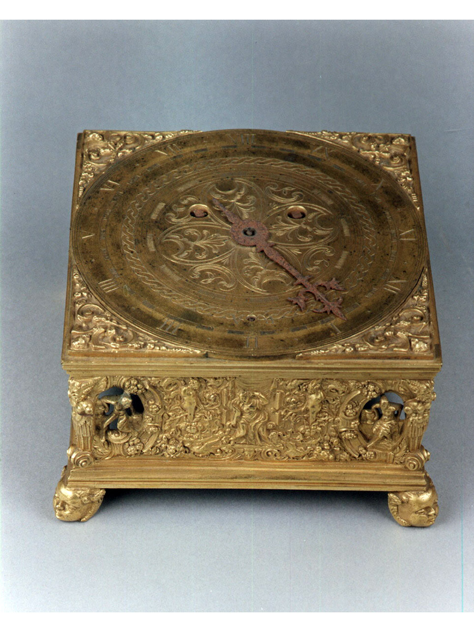motivi decorativi vegetali (orologio - da tavolo) - manifattura di Augusta, manifattura di Parigi (fine/inizio secc. XVI/ XVII, sec. XIX)