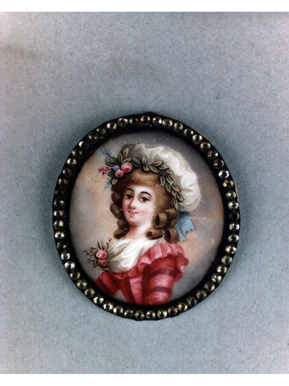 figura femminile (medaglione) - bottega francese (sec. XVIII)