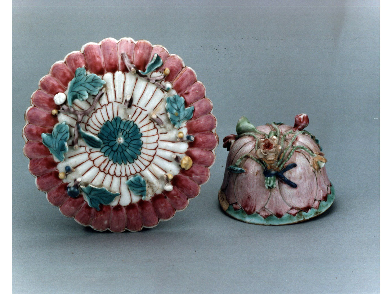 motivi decorativi floreali (tazzina) - manifattura cinese (sec. XVIII)