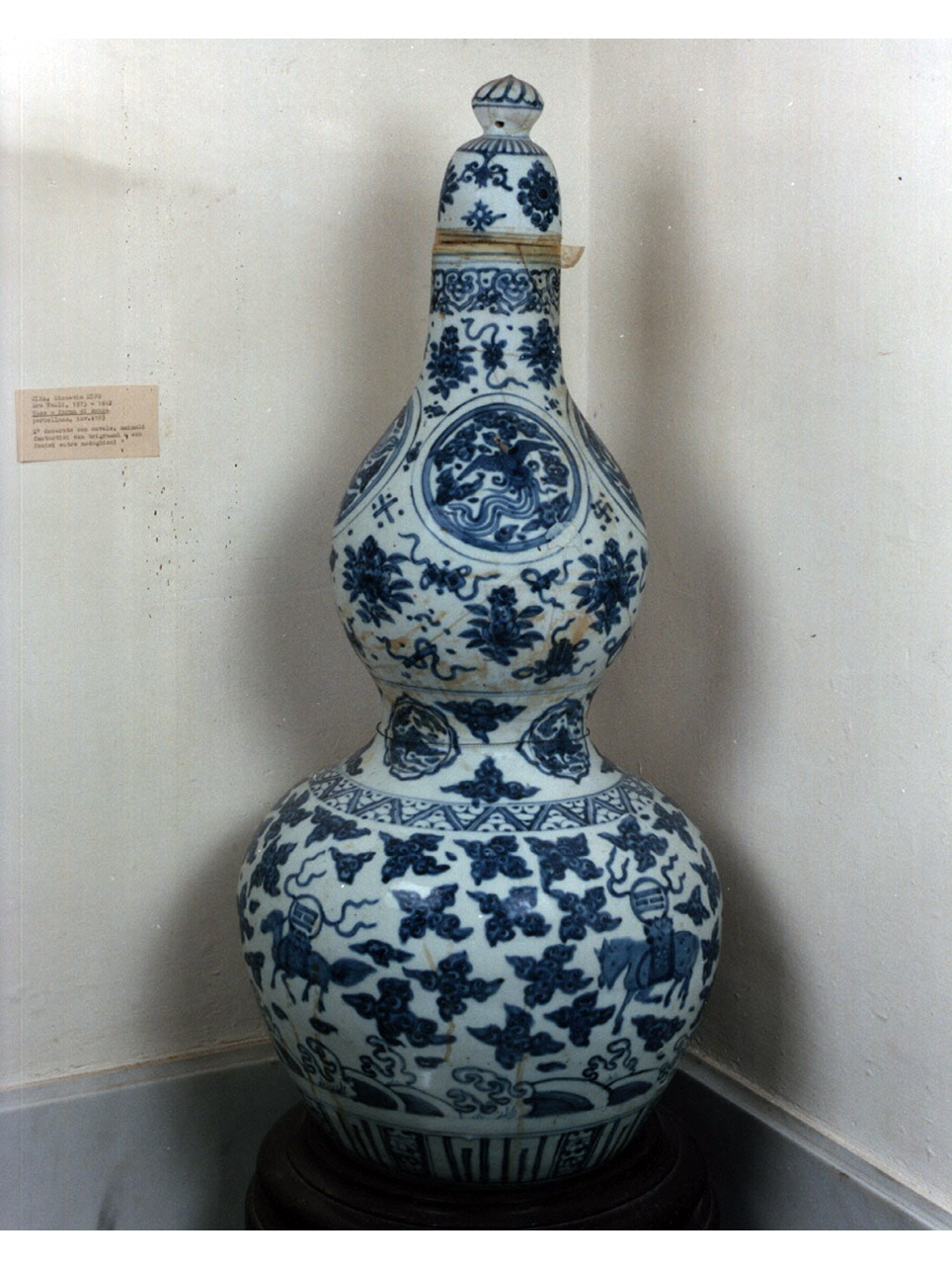 motivi decorativi vegetali e animali (vaso) - manifattura cinese (secc. XVI/ XVII)