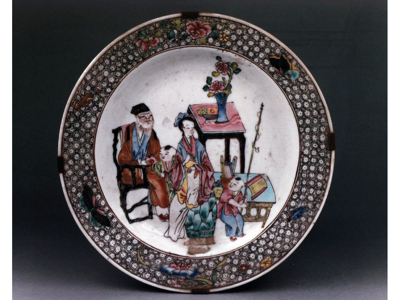 scena familiare (piatto) - manifattura cinese (sec. XVIII)