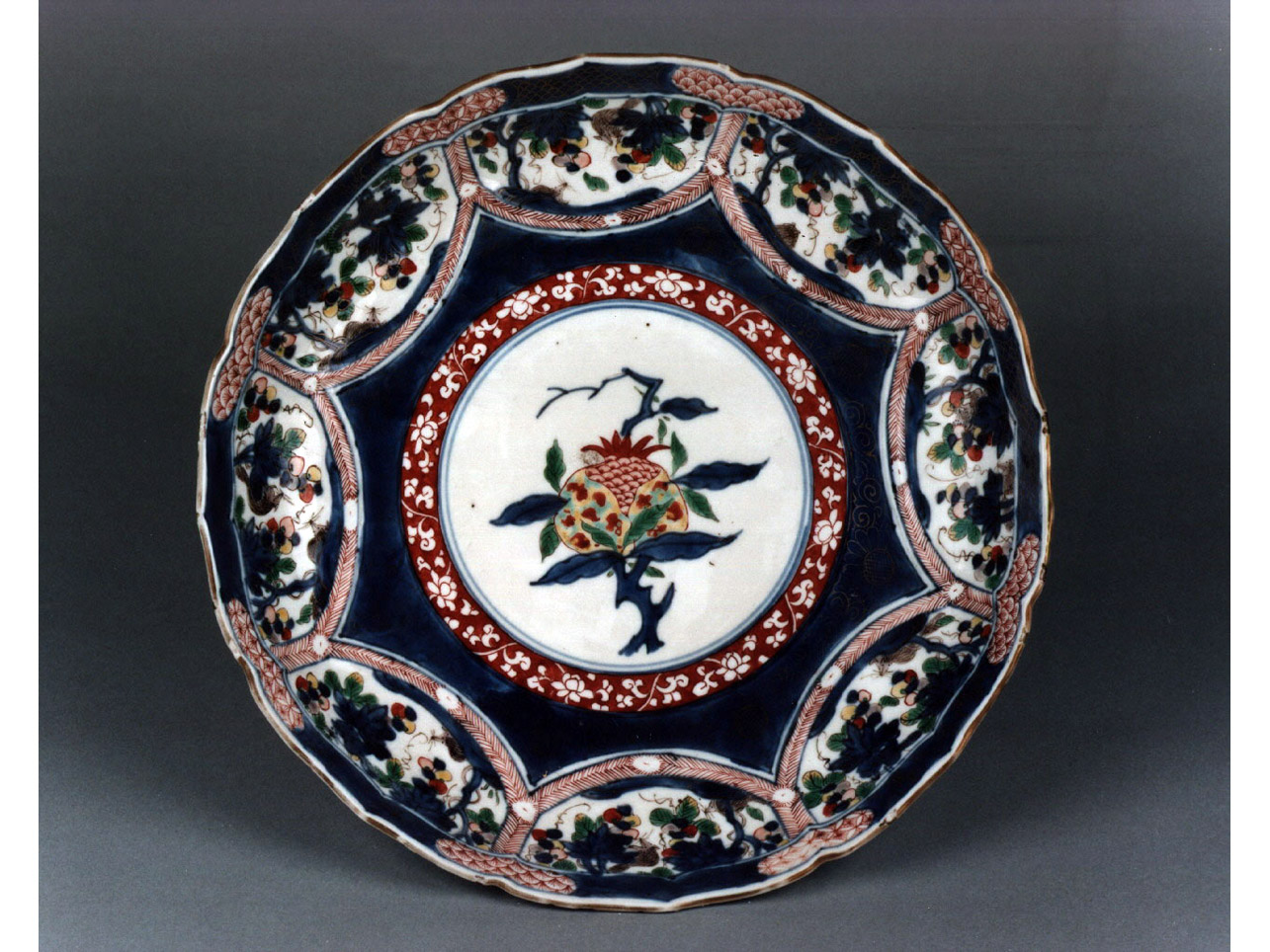 motivi decorativi floreali (piatto) - manifattura di Jingdezhen (sec. XVIII)