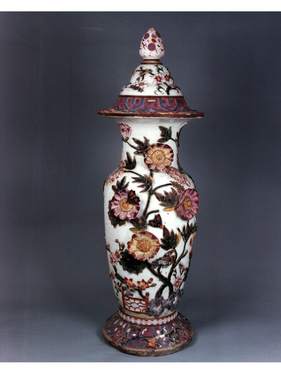 motivi decorativi vegetali e animali (vaso) - manifattura cinese (sec. XVIII)