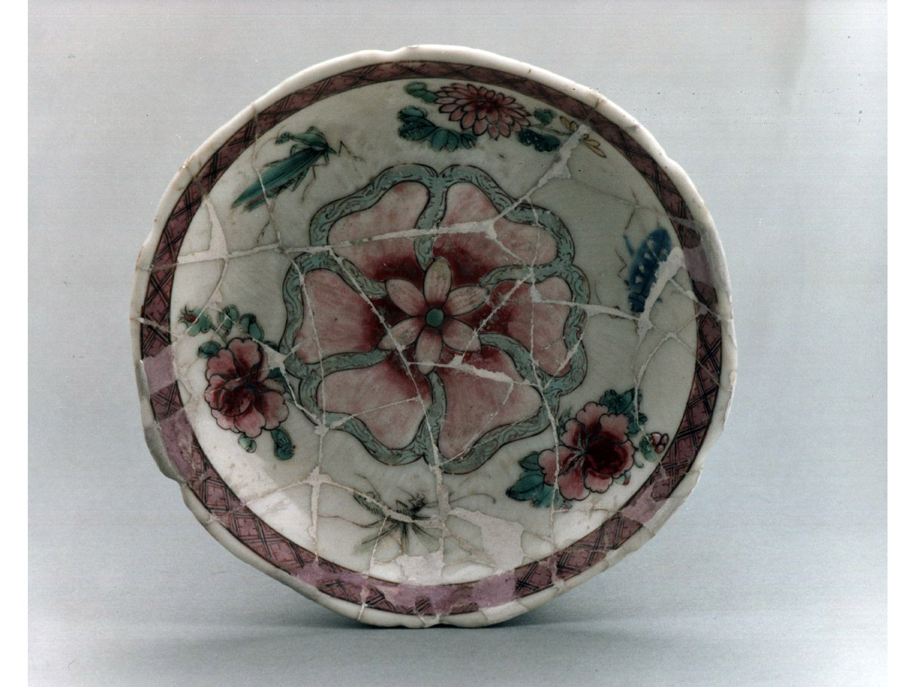 motivi decorativi floreali (piattino) - manifattura cinese (sec. XVIII)