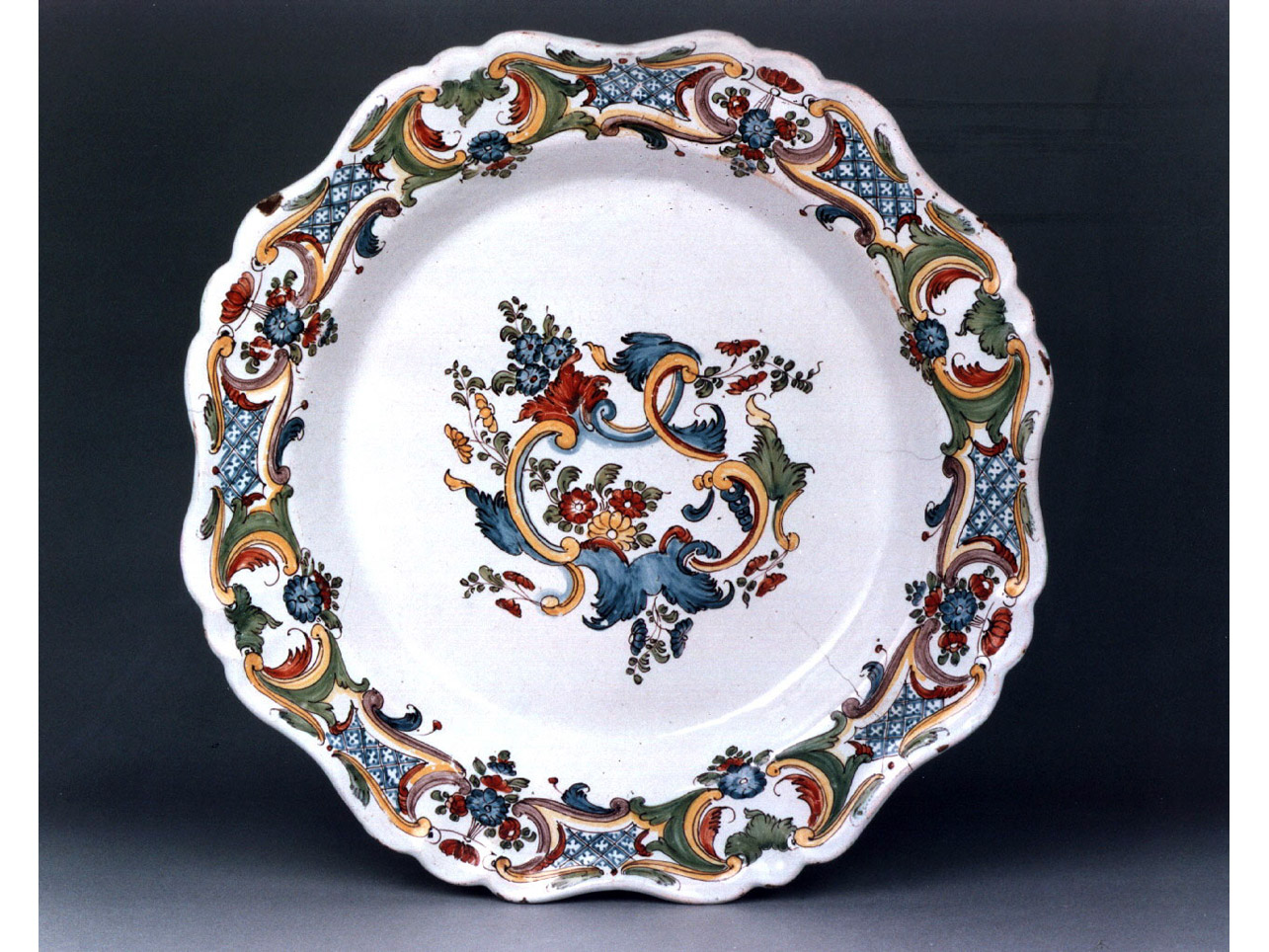motivi decorativi floreali (vassoio) di Del Vecchio Angelo (sec. XVIII)