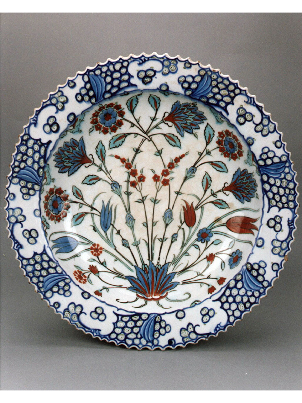 motivi decorativi floreali (piatto) - manifattura di Iznik (ultimo quarto sec. XVI)