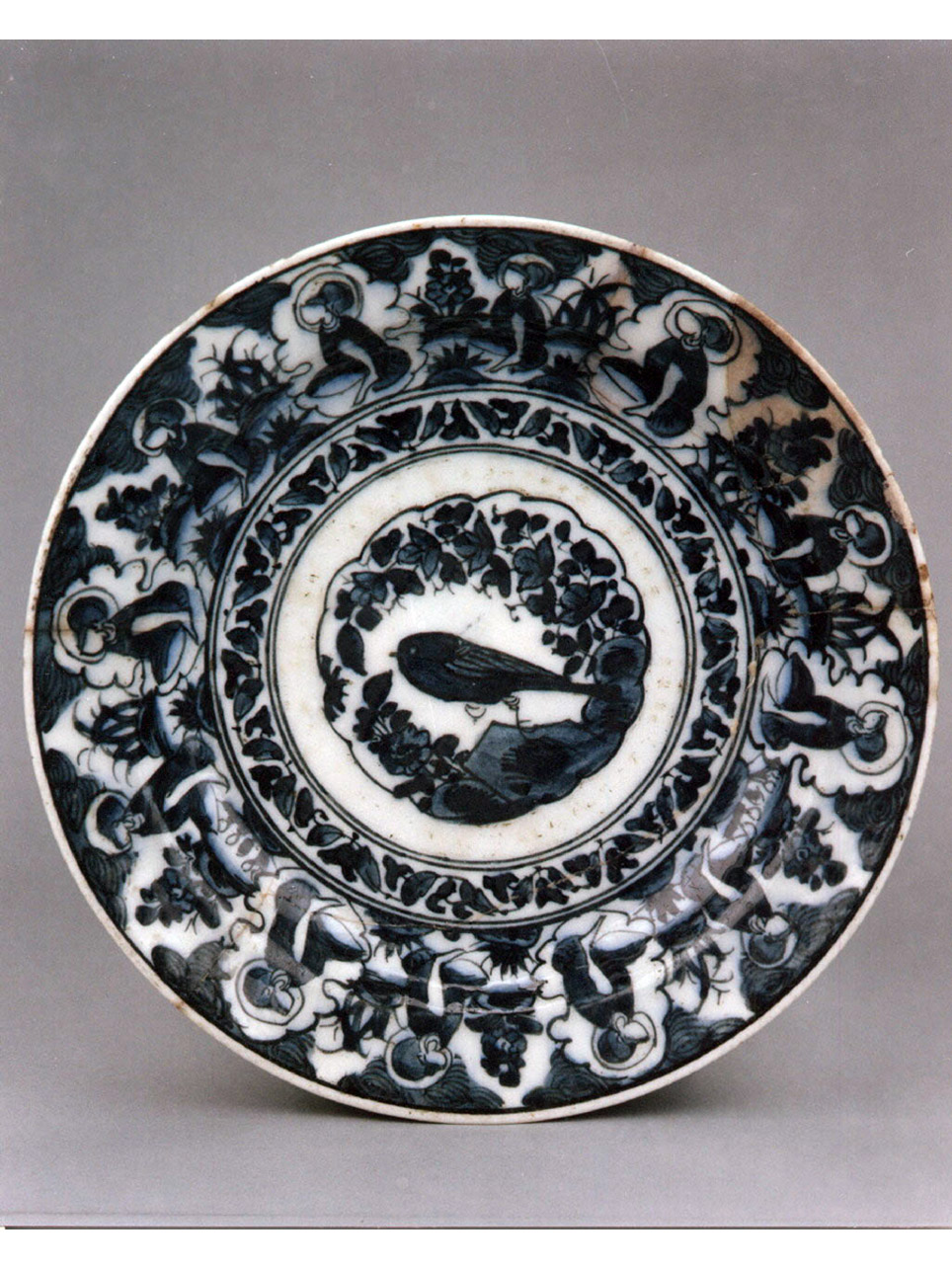 motivi decorativi vegetali e animali (piatto) - manifattura persiana (sec. XVII)