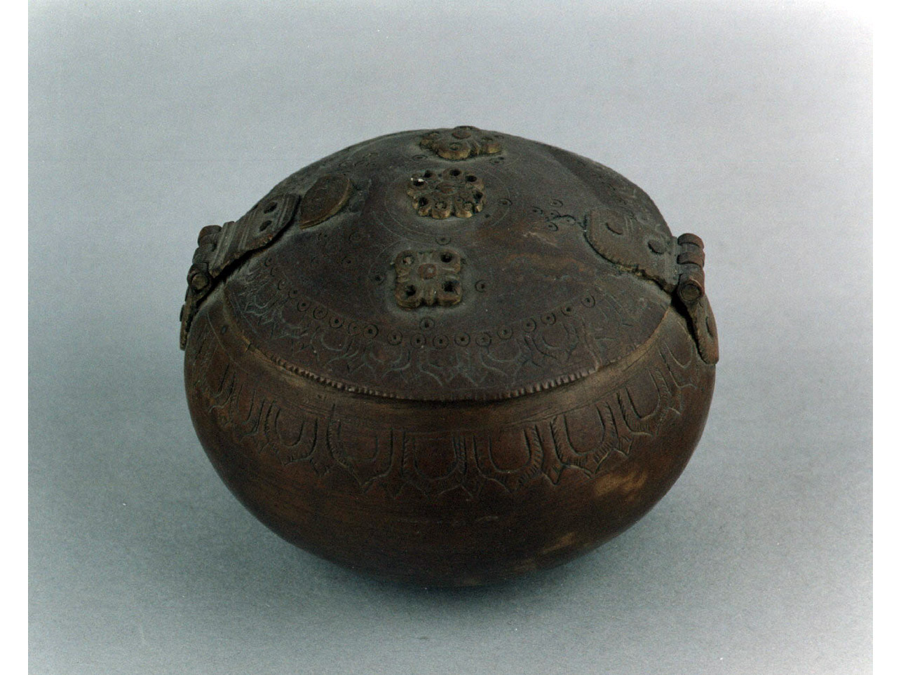 motivi decorativi floreali (tabacchiera) - manifattura Asia minore (sec. XVIII)