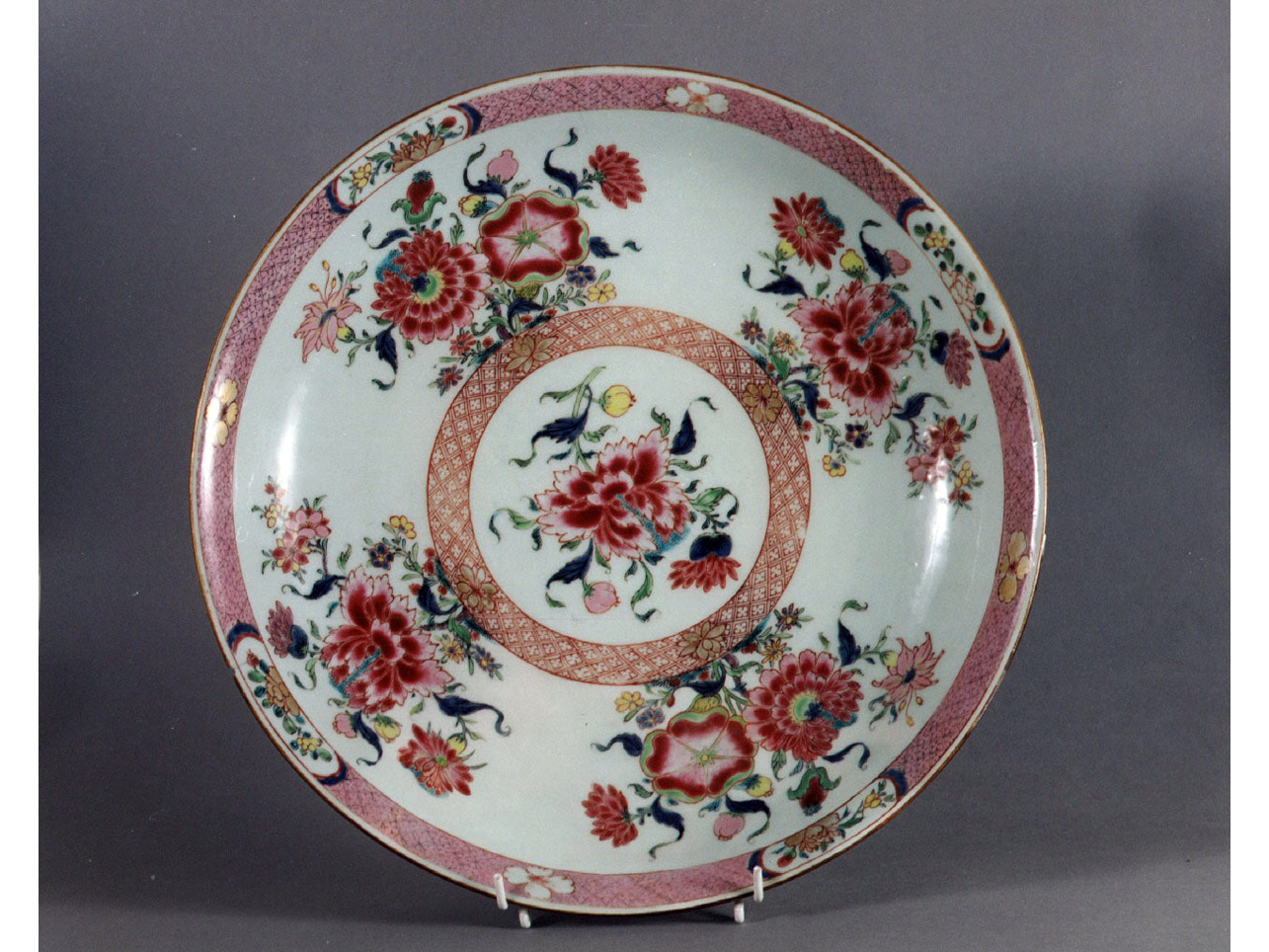 motivi decorativi floreali (piatto) - manifattura cinese (sec. XVIII)