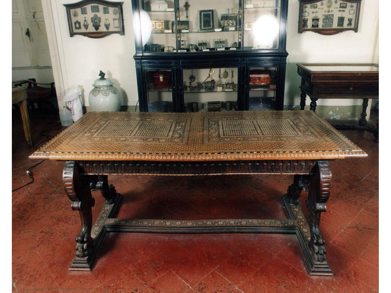 motivi decorativi vegetali e animali (tavolo) - bottega Italia settentrionale (prima metà sec. XVI)