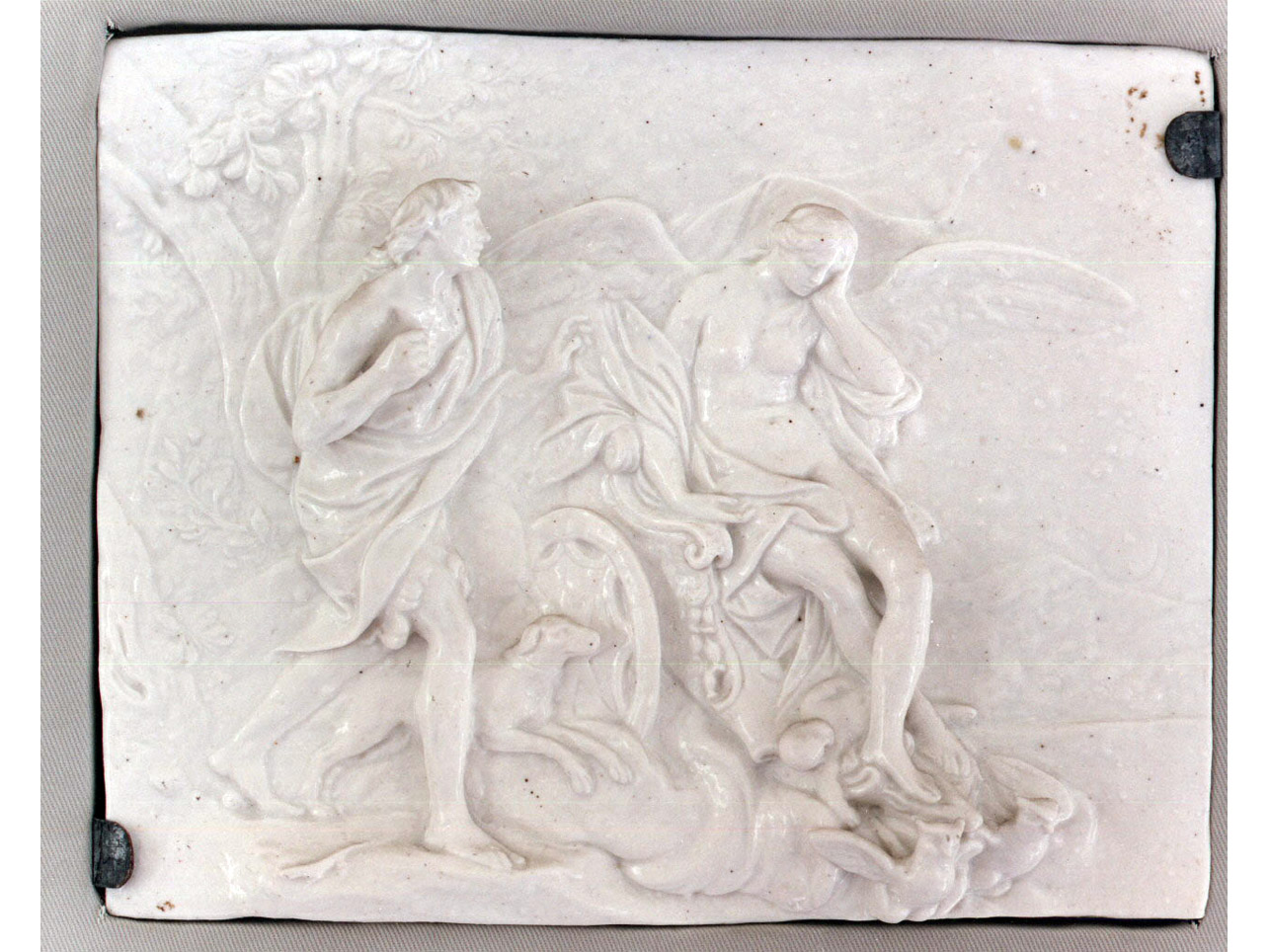 figure allegoriche femminili (targa) - manifattura Richard-Ginori (sec. XVIII)