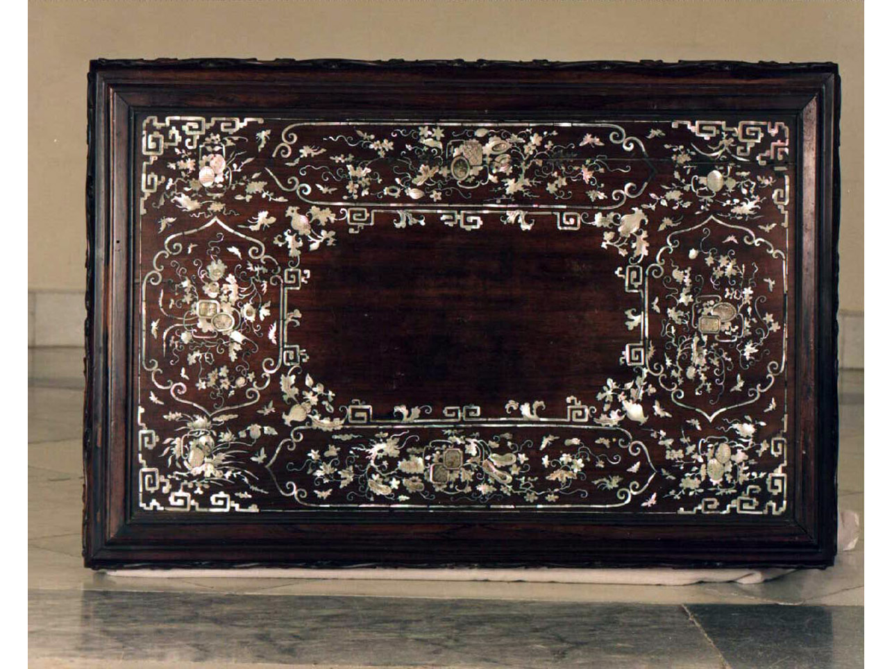 motivi decorativi geometrici e vegetali (tavolino) - bottega napoletana (ultimo quarto, ultimo quarto sec. XIX, sec. XIX)