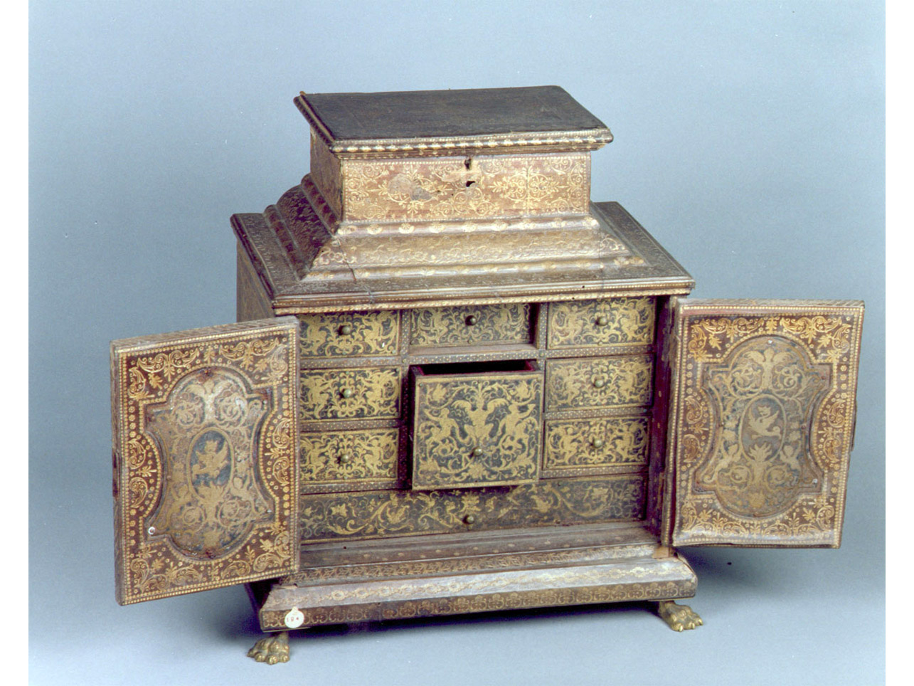 motivi decorativi vegetali e animali (stipetto) - bottega Italia centro-settentrionale (ultimo quarto sec. XVI)