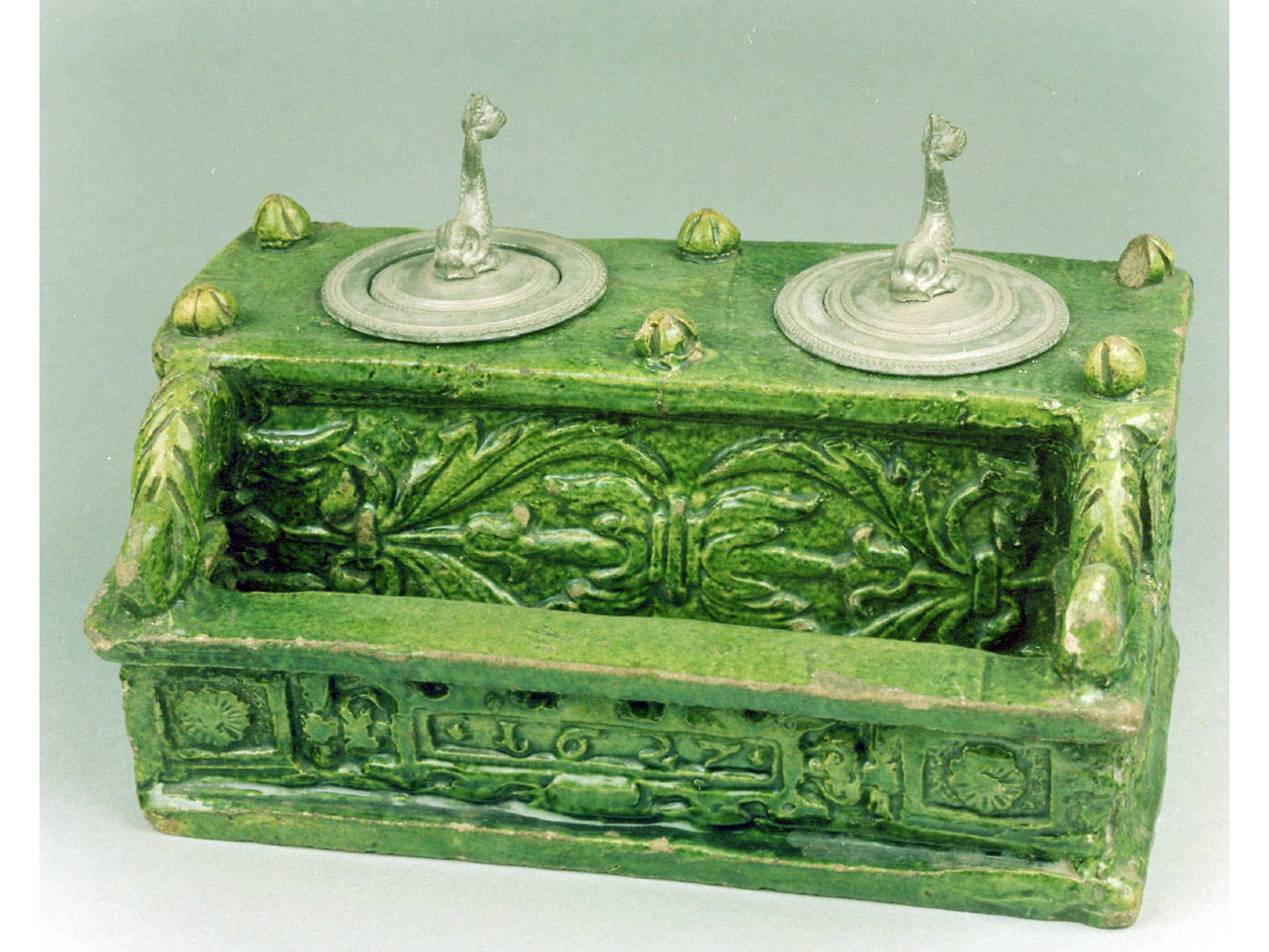 motivi decorativi vegetali e animali (calamaio) - bottega Italia centrale (sec. XVII)