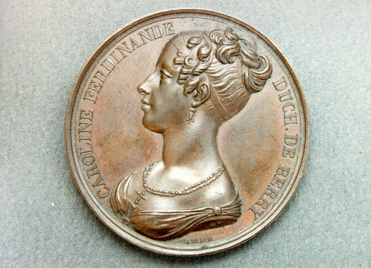 ritratto di donna (medaglia) di Barre Jean Jacques, Gayrard Raymond (sec. XIX)