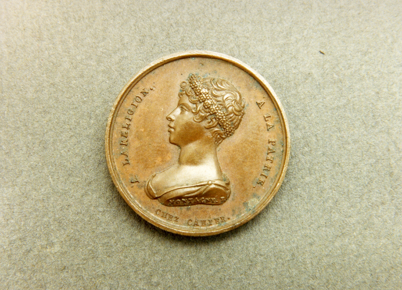 ritratto di donna (medaglia) di Montagny Fleury (sec. XIX)