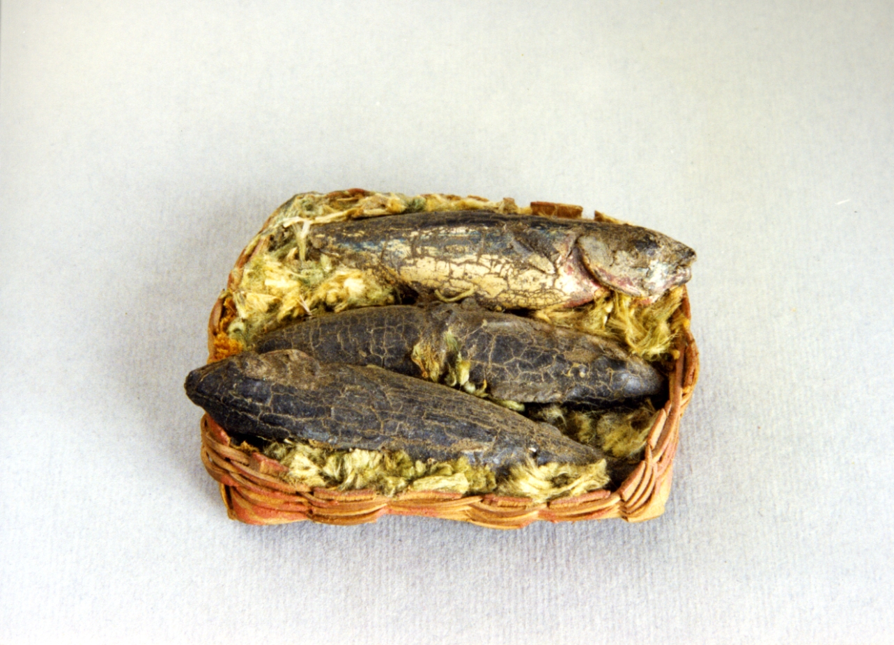 sporta con pesci (scultura miniaturistica) - bottega napoletana (secc. XVIII/ XIX)