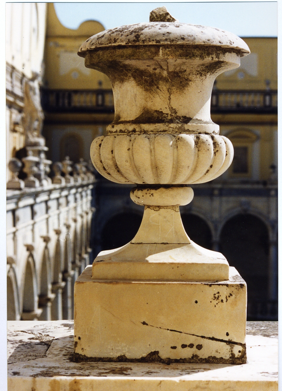 vaso (decorazione plastica, serie) di Fanzago Cosimo (sec. XVII)