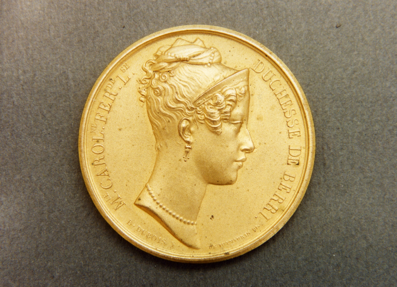 ritratto di donna (medaglia) di Dubois Etienne Jacques (sec. XIX)