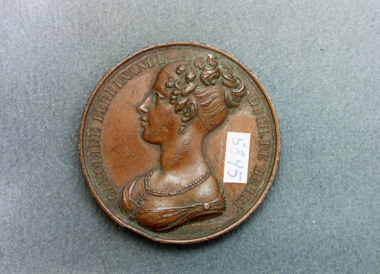 ritratto di donna (medaglia) di Gayrard Raymond (sec. XIX)