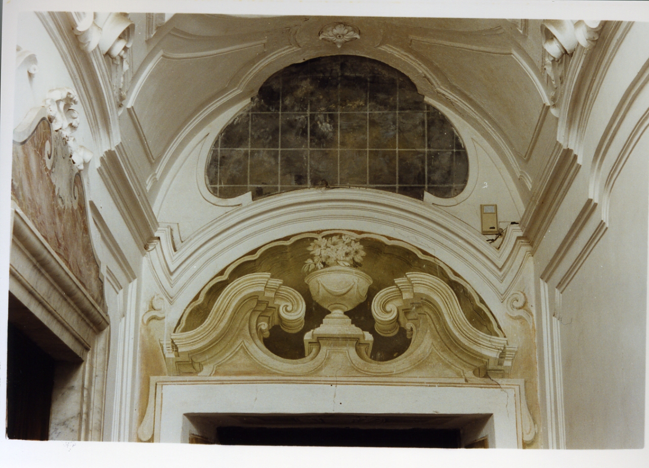 finta architettura con timpano (dipinto) di Natali Giovanni Battista (sec. XVIII)