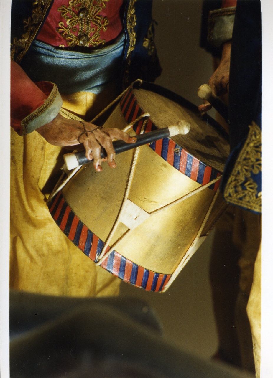 strumenti musicali (scultura miniaturistica) - bottega napoletana (secc. XVIII/ XIX)