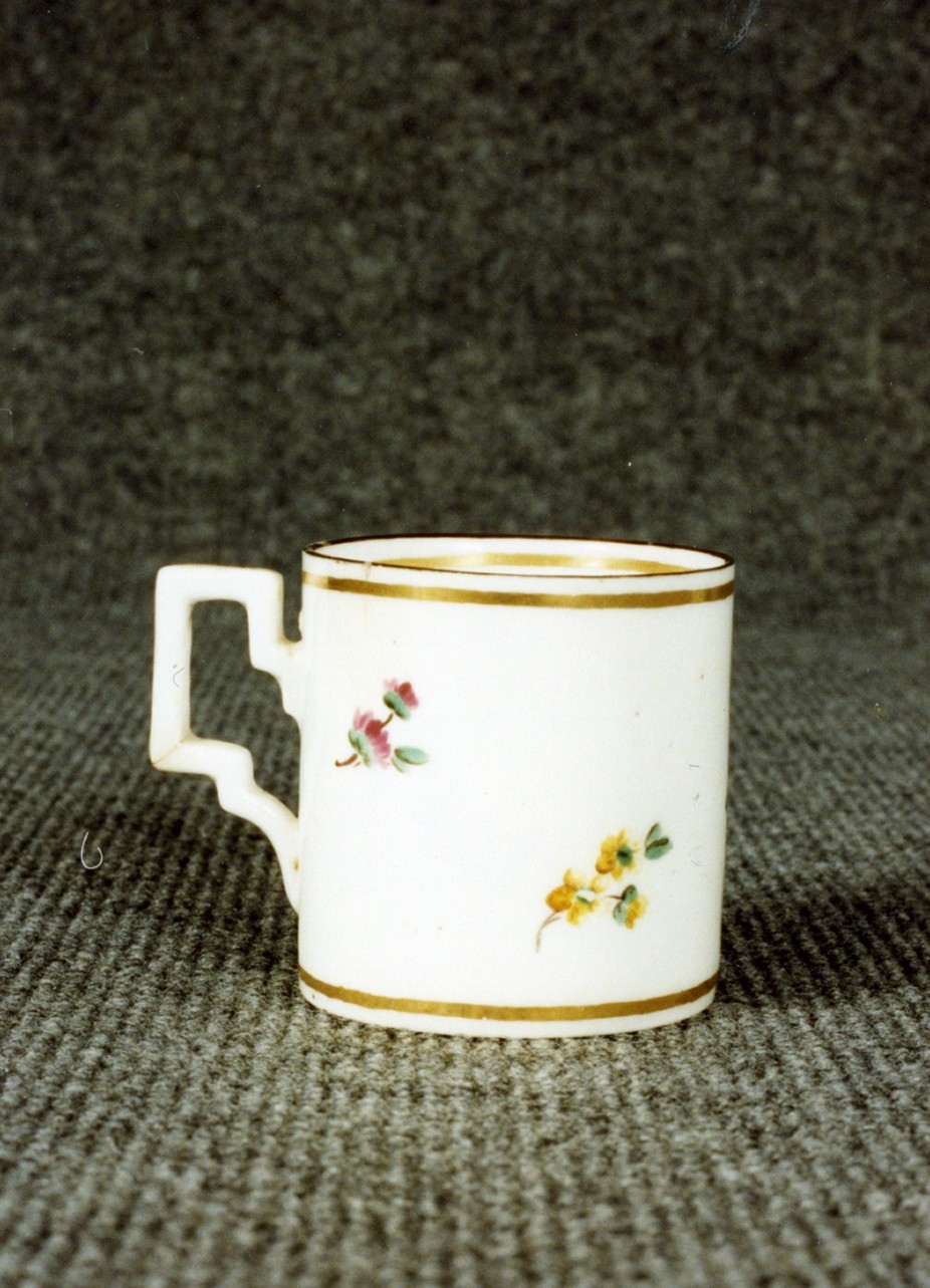 motivi decorativi floreali (tazzina, serie) - Real Fabbrica di Napoli (secc. XVIII/ XIX)