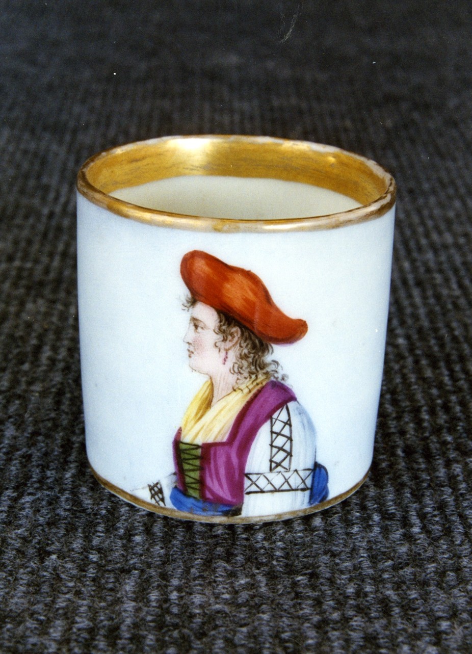 donna in costume calabrese (piattino) - Real Fabbrica di Napoli (sec. XVIII)