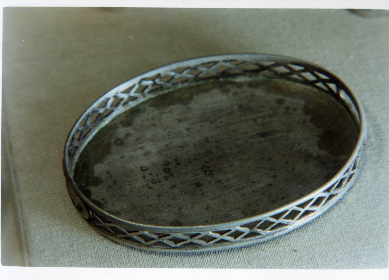 vassoio ovale (scultura miniaturistica) - bottega napoletana (secc. XVIII/ XIX)