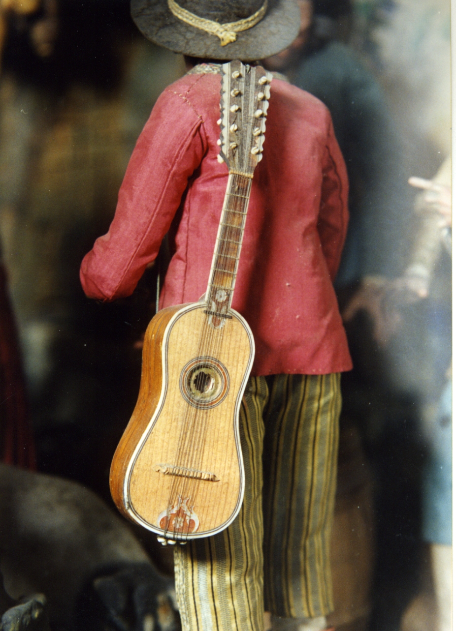 chitarra battente (scultura miniaturistica) - bottega napoletana (secc. XVIII/ XIX)