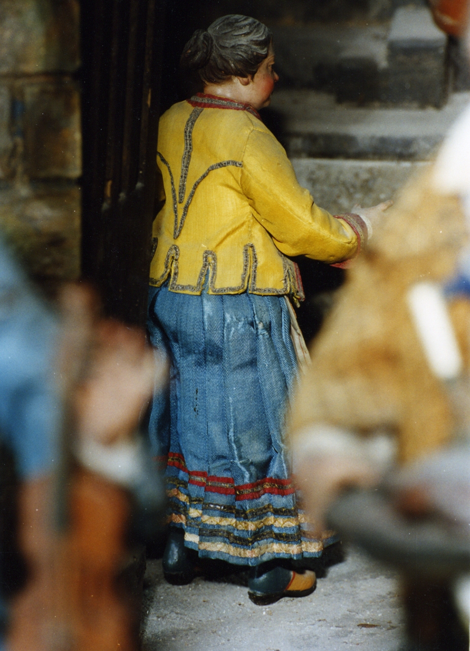giovane donna (statuetta di presepio) - bottega napoletana (sec. XIX)