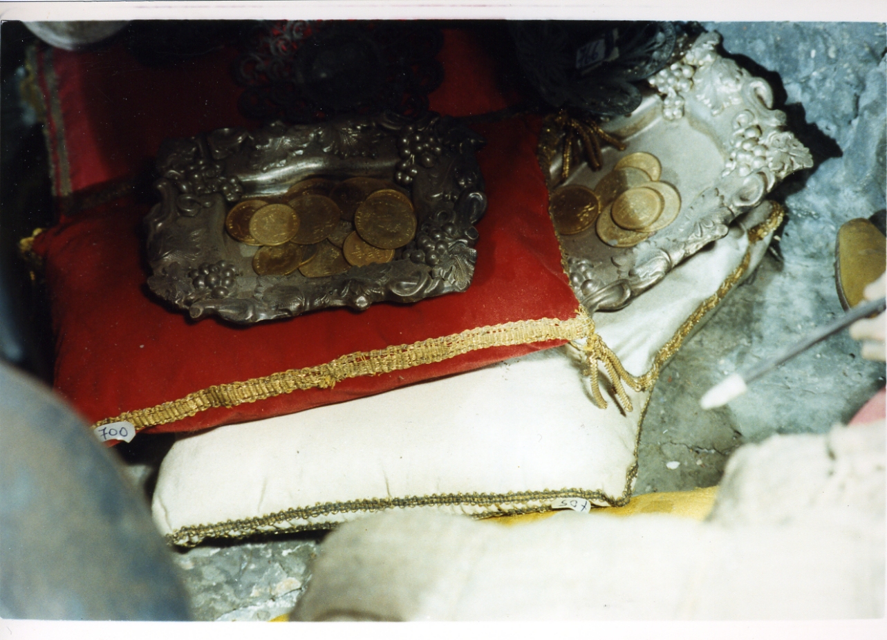 cuscino (scultura miniaturistica, serie) - bottega napoletana (sec. XIX)