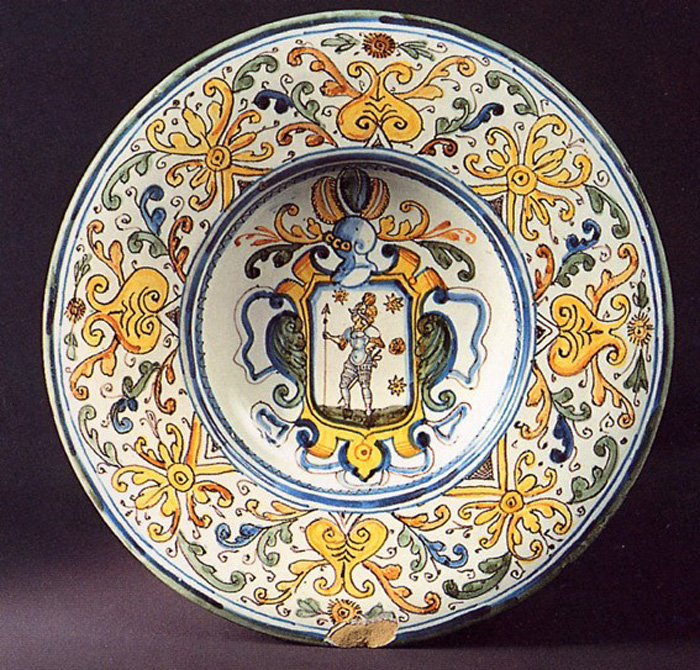 motivi decorativi floreali (piatto, opera isolata) - manifattura abruzzese (sec. XVII)