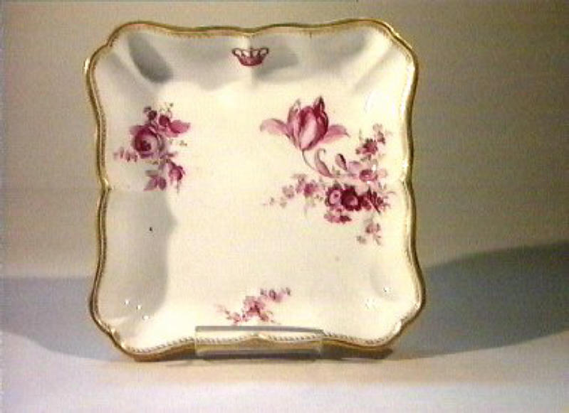 motivi decorativi floreali (piatto da portata) - manifattura di Meissen (sec. XIX)