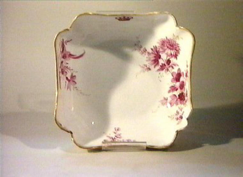 motivi decorativi floreali (zuppiera) - manifattura di Meissen (sec. XIX)