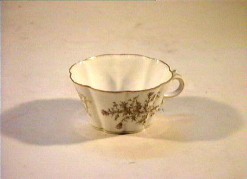 motivi decorativi vegetali e animali (tazza) - manifattura Ch. Pillivuyt (sec. XIX)