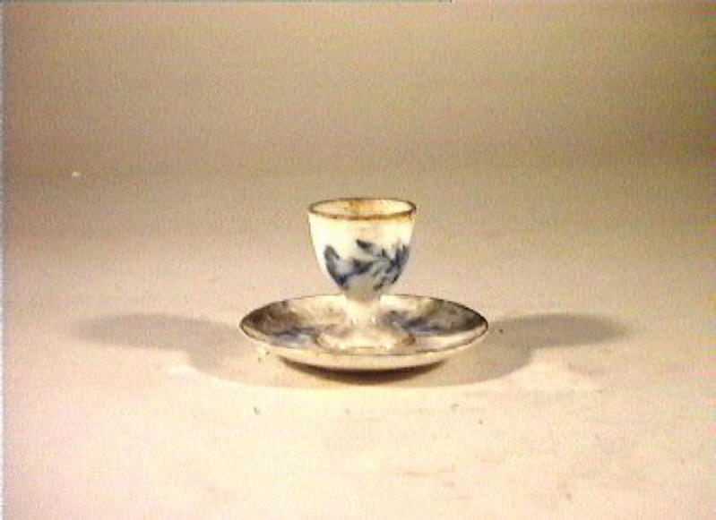 motivi decorativi vegetali e animali (portauovo) - manifattura reale di Prussia (sec. XIX)